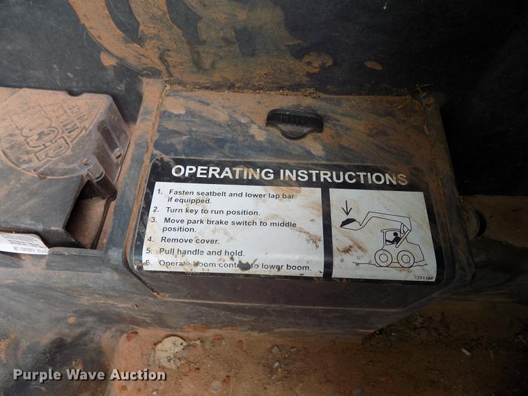 image for item DD3484 2010 John Deere 329D skid steer