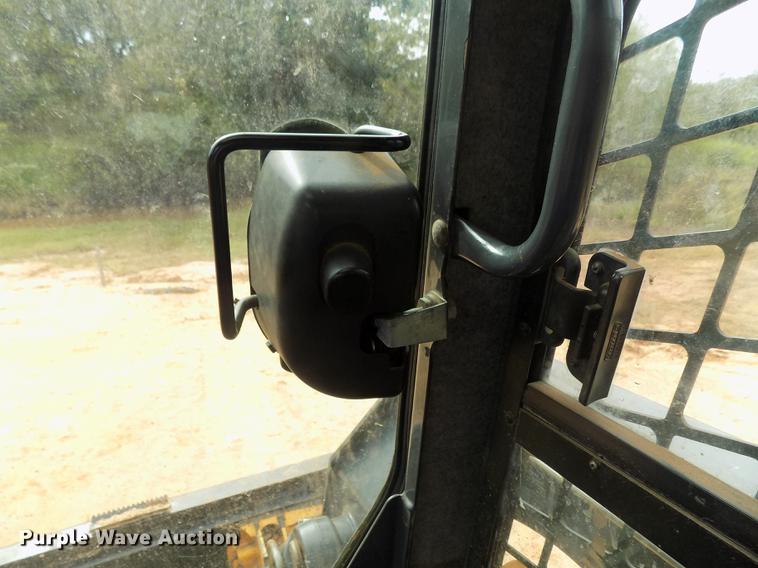 image for item DD3484 2010 John Deere 329D skid steer