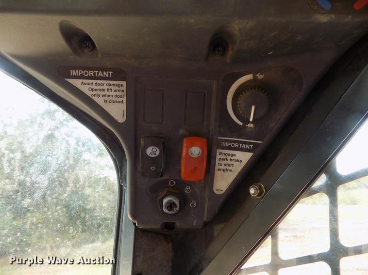 image for item DD3484 2010 John Deere 329D skid steer