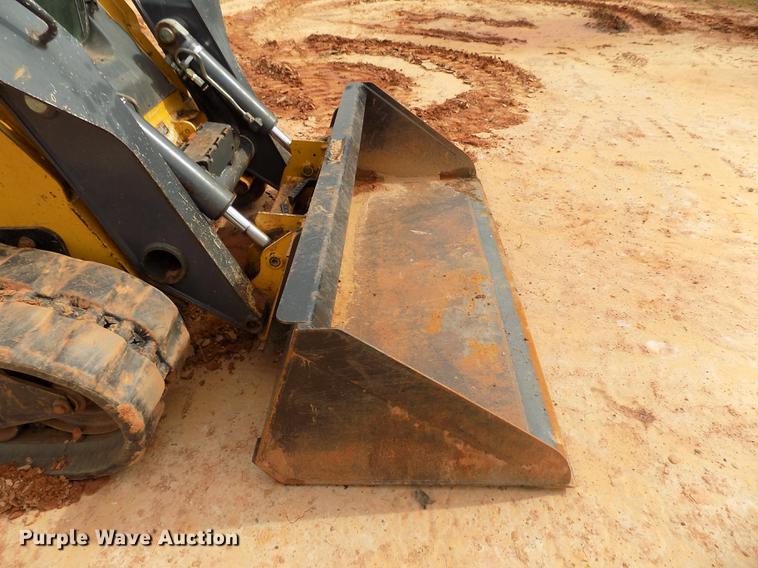 image for item DD3484 2010 John Deere 329D skid steer