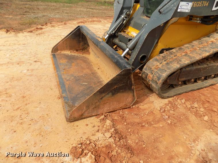 image for item DD3484 2010 John Deere 329D skid steer