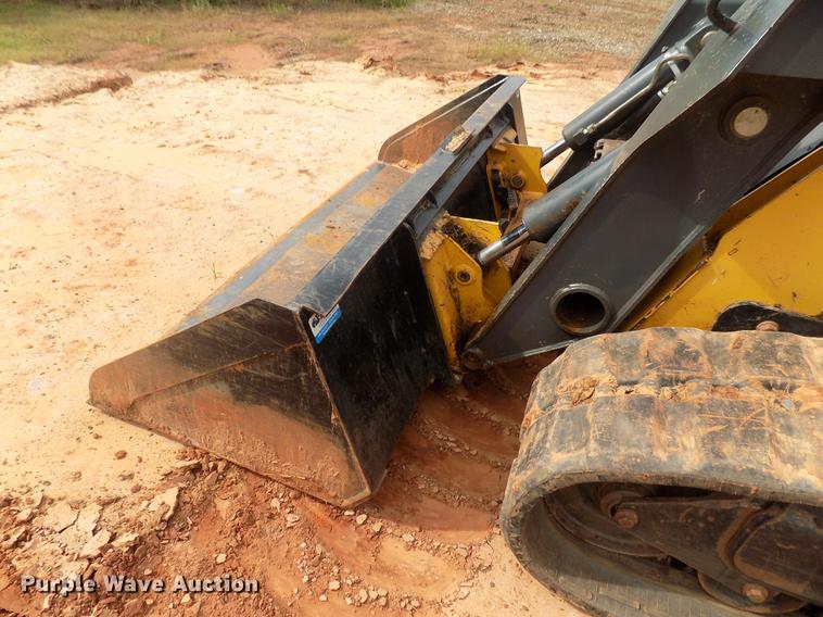 image for item DD3484 2010 John Deere 329D skid steer