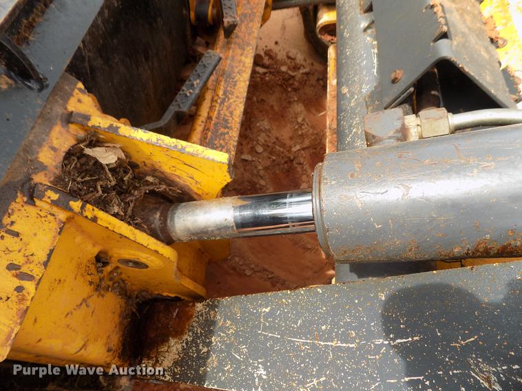 image for item DD3484 2010 John Deere 329D skid steer