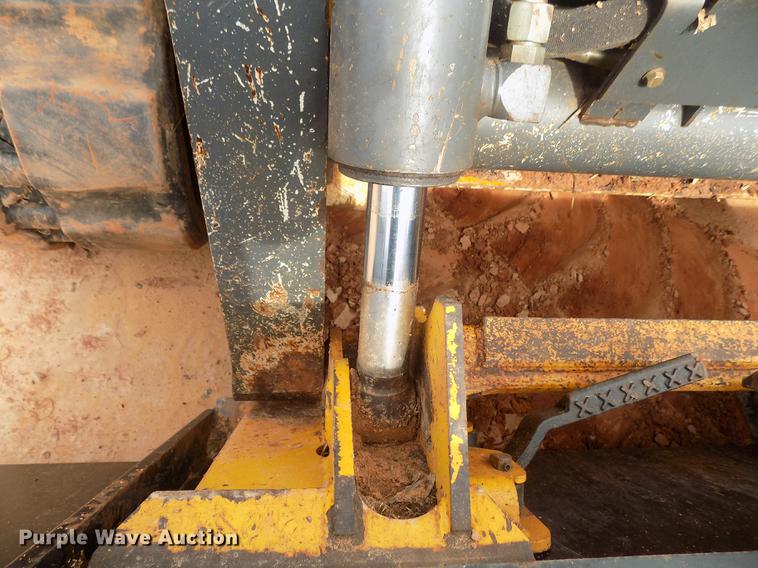 image for item DD3484 2010 John Deere 329D skid steer