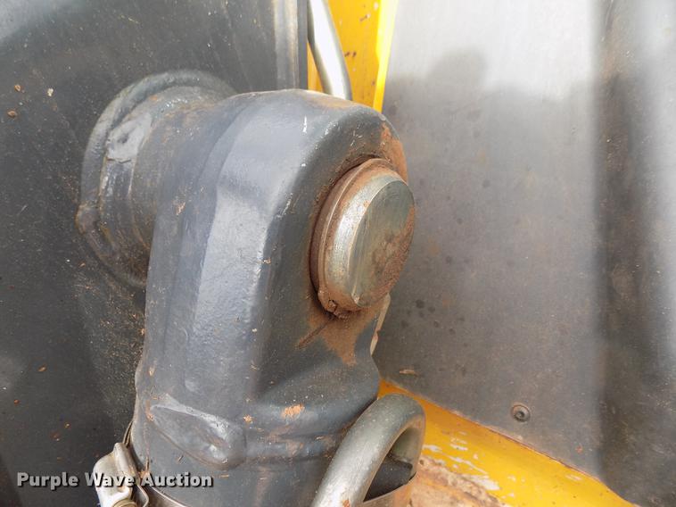 image for item DD3484 2010 John Deere 329D skid steer