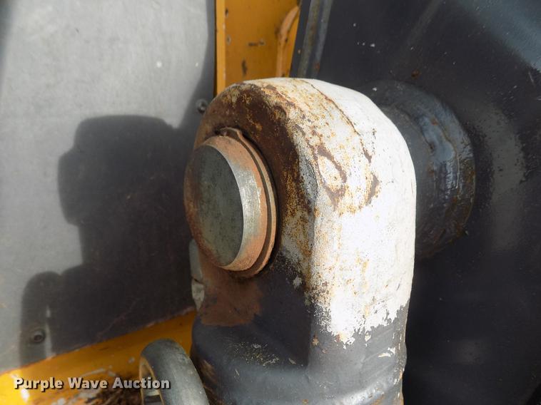 image for item DD3484 2010 John Deere 329D skid steer