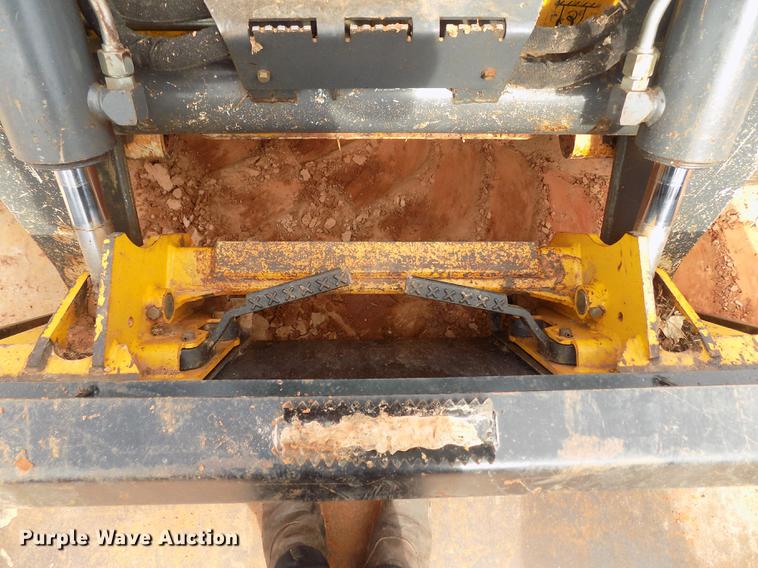 image for item DD3484 2010 John Deere 329D skid steer