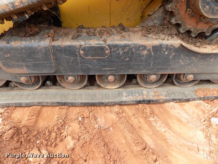 image for item DD3484 2010 John Deere 329D skid steer