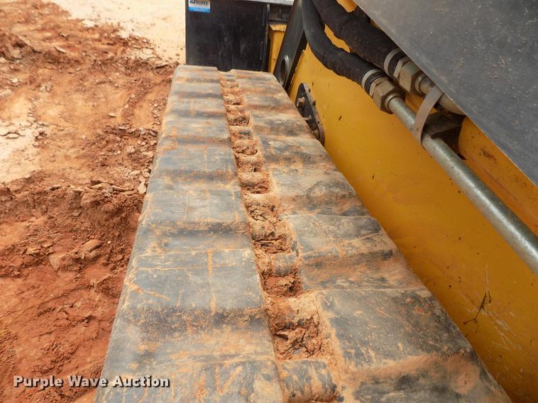 image for item DD3484 2010 John Deere 329D skid steer