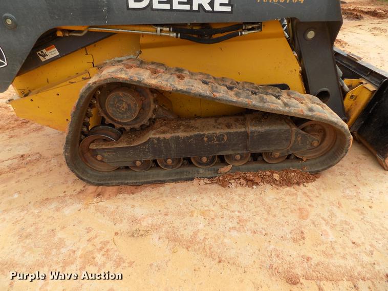 image for item DD3484 2010 John Deere 329D skid steer