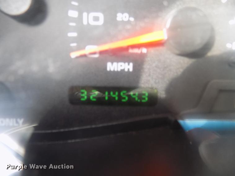 image for item DD3506 2002 Ford F350 Super Duty Crew Cab utility bed pickup truck