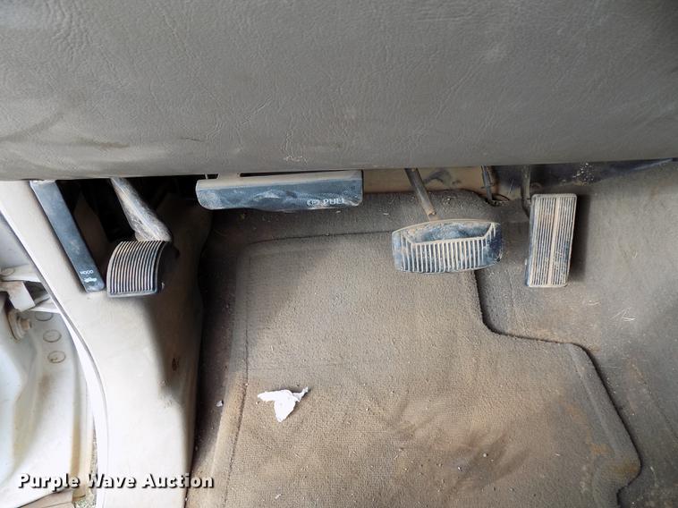 image for item DD3506 2002 Ford F350 Super Duty Crew Cab utility bed pickup truck