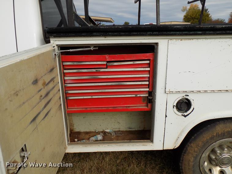 image for item DD3506 2002 Ford F350 Super Duty Crew Cab utility bed pickup truck