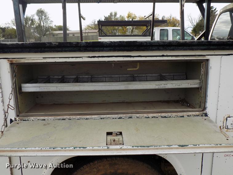 image for item DD3506 2002 Ford F350 Super Duty Crew Cab utility bed pickup truck