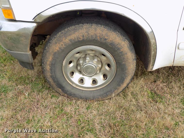 image for item DD3506 2002 Ford F350 Super Duty Crew Cab utility bed pickup truck