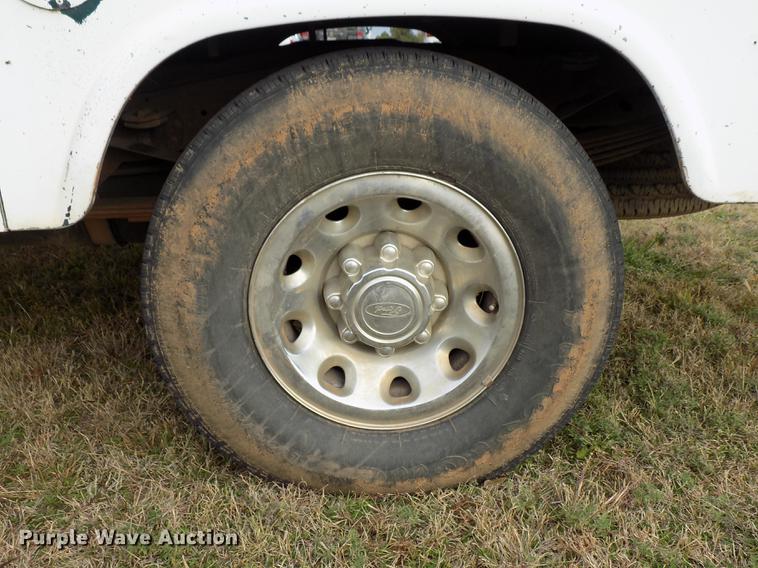 image for item DD3506 2002 Ford F350 Super Duty Crew Cab utility bed pickup truck