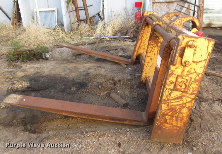 image for item DD3790 Balderson wheel loader forks