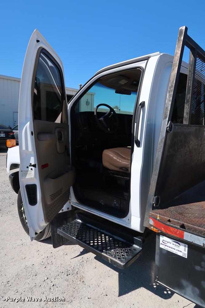 image for item DD5332 2003 Chevrolet C4500 flatbed truck