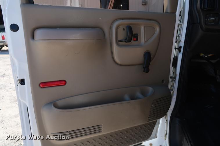 image for item DD5332 2003 Chevrolet C4500 flatbed truck