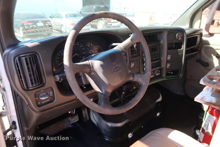 image for item DD5332 2003 Chevrolet C4500 flatbed truck