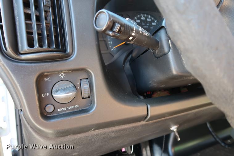 image for item DD5332 2003 Chevrolet C4500 flatbed truck