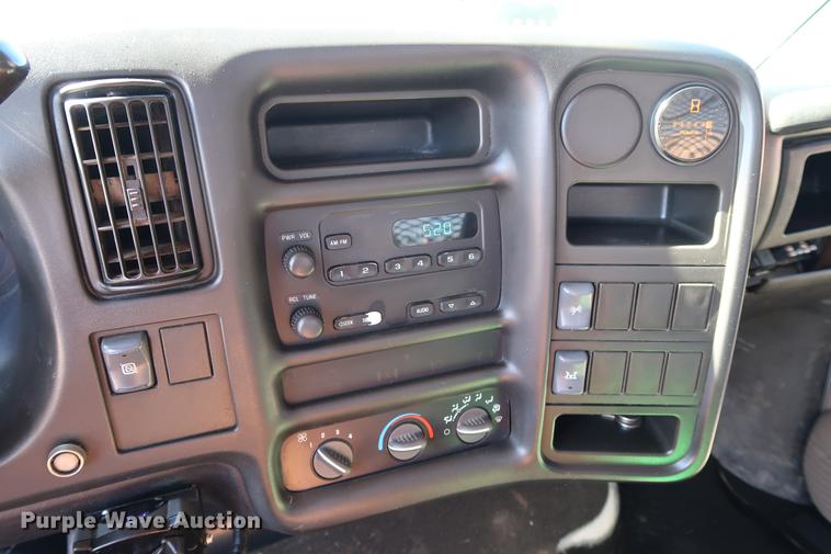 image for item DD5332 2003 Chevrolet C4500 flatbed truck