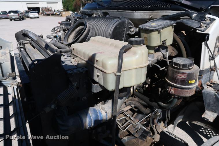 image for item DD5332 2003 Chevrolet C4500 flatbed truck