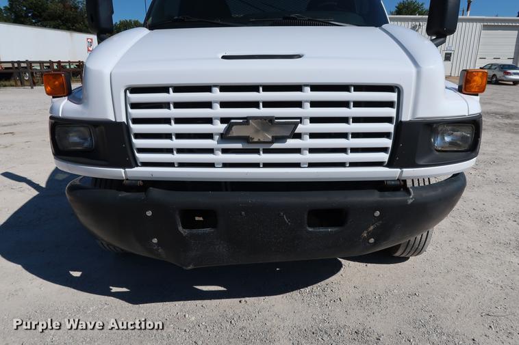 image for item DD5332 2003 Chevrolet C4500 flatbed truck