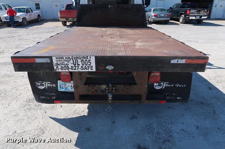 image for item DD5332 2003 Chevrolet C4500 flatbed truck
