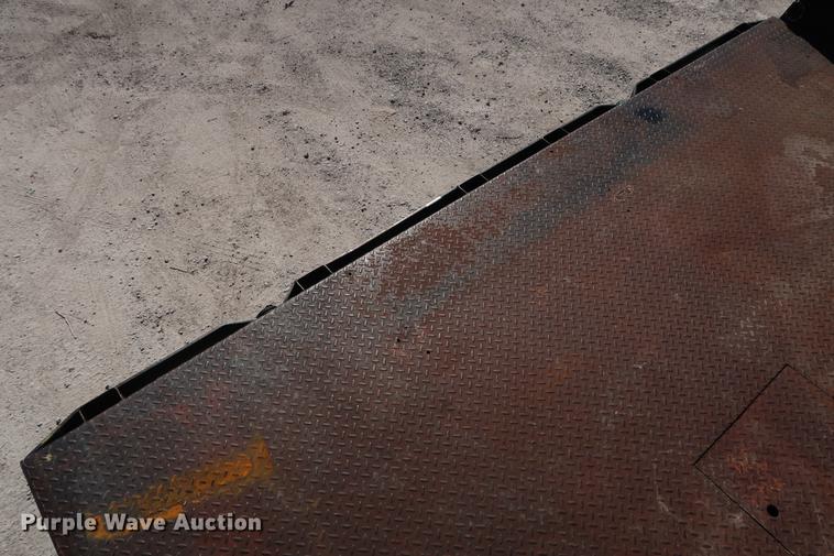 image for item DD5332 2003 Chevrolet C4500 flatbed truck