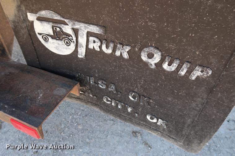 image for item DD5332 2003 Chevrolet C4500 flatbed truck