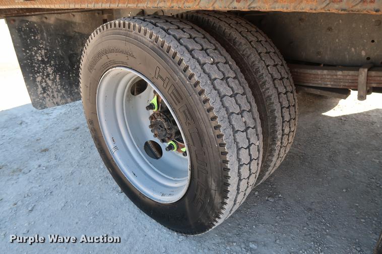 image for item DD5332 2003 Chevrolet C4500 flatbed truck