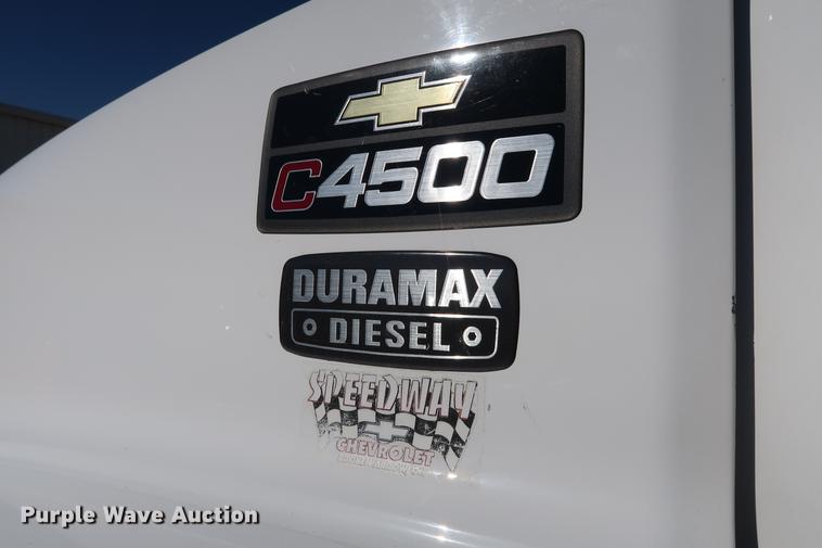 image for item DD5332 2003 Chevrolet C4500 flatbed truck