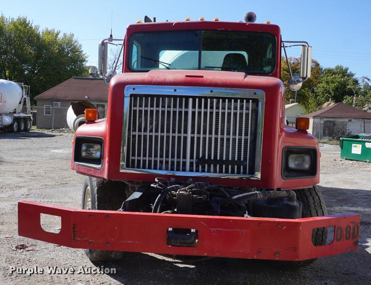 image for item DD6633 1999 International Paystar 5000 ready mix truck