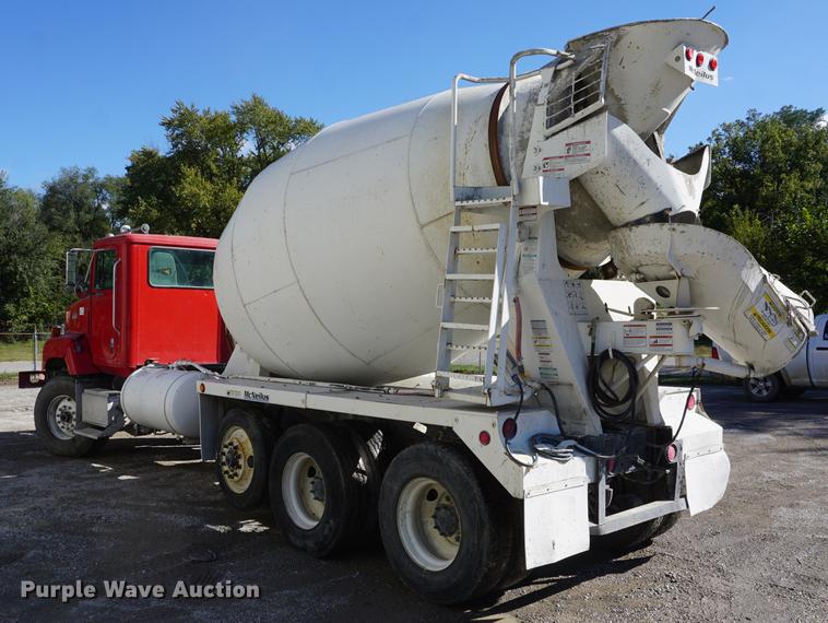 image for item DD6633 1999 International Paystar 5000 ready mix truck