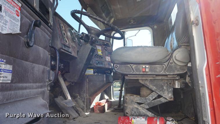 image for item DD6633 1999 International Paystar 5000 ready mix truck