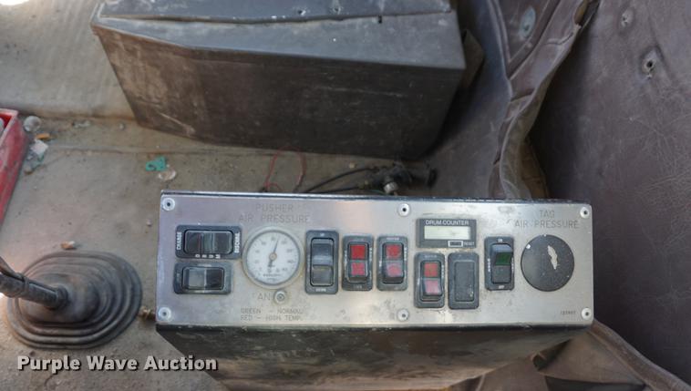 image for item DD6633 1999 International Paystar 5000 ready mix truck