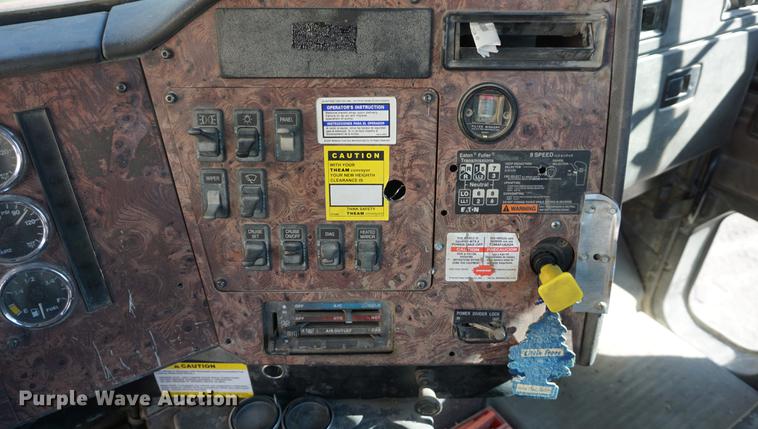 image for item DD6633 1999 International Paystar 5000 ready mix truck