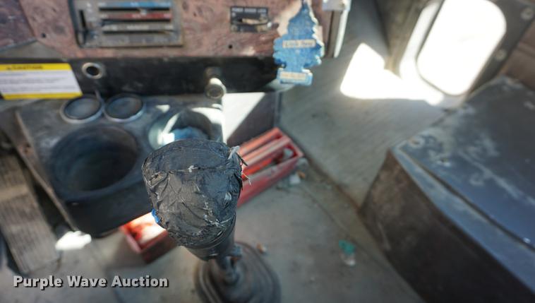 image for item DD6633 1999 International Paystar 5000 ready mix truck