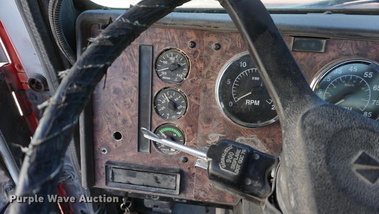 image for item DD6633 1999 International Paystar 5000 ready mix truck