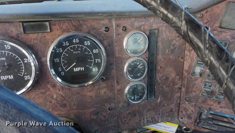 image for item DD6633 1999 International Paystar 5000 ready mix truck