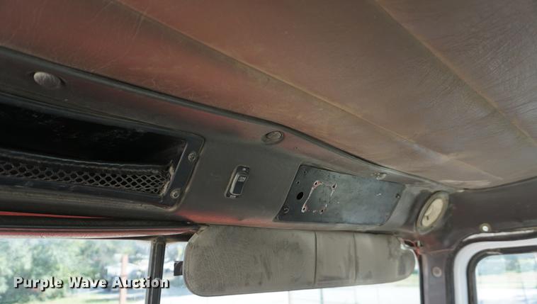 image for item DD6633 1999 International Paystar 5000 ready mix truck