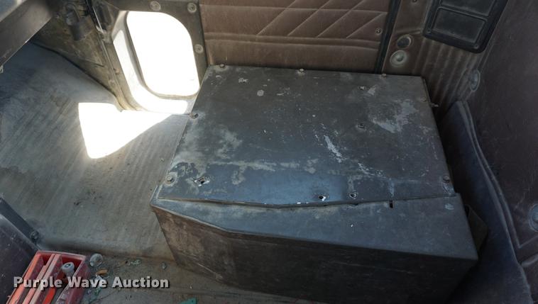 image for item DD6633 1999 International Paystar 5000 ready mix truck