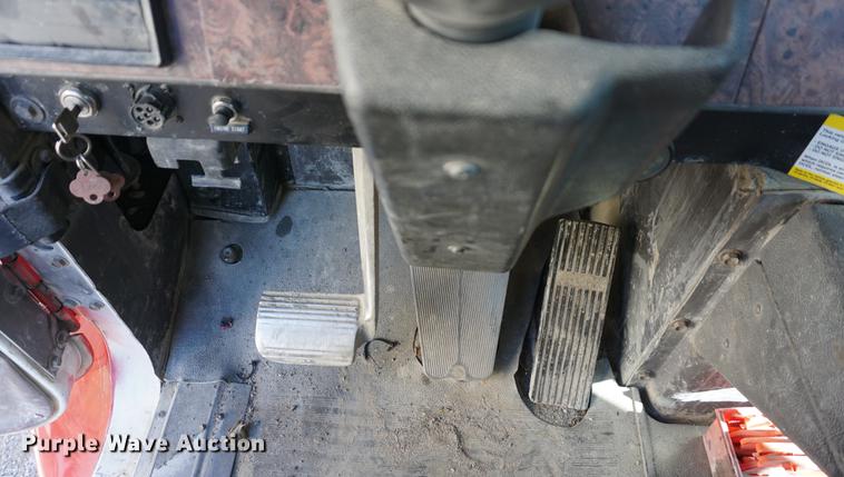 image for item DD6633 1999 International Paystar 5000 ready mix truck