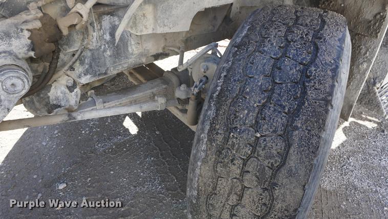 image for item DD6633 1999 International Paystar 5000 ready mix truck