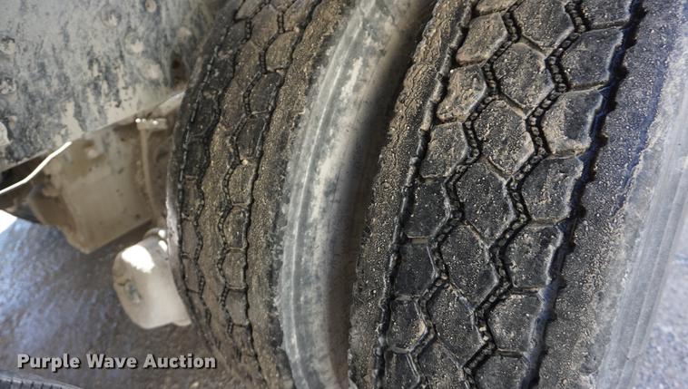 image for item DD6633 1999 International Paystar 5000 ready mix truck