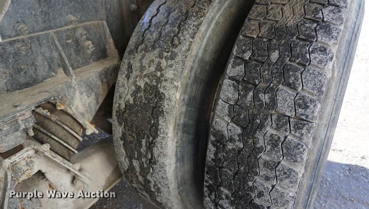 image for item DD6633 1999 International Paystar 5000 ready mix truck