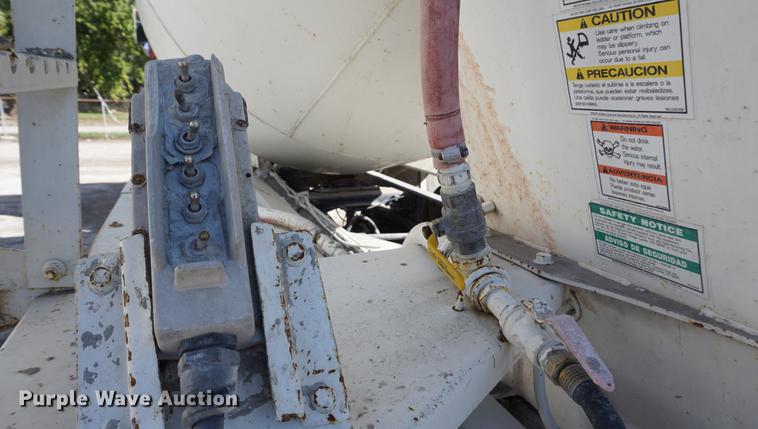 image for item DD6633 1999 International Paystar 5000 ready mix truck