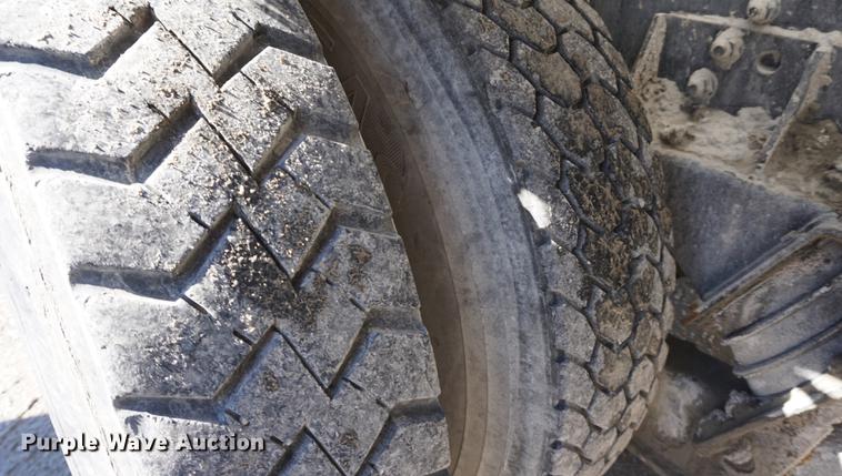 image for item DD6633 1999 International Paystar 5000 ready mix truck