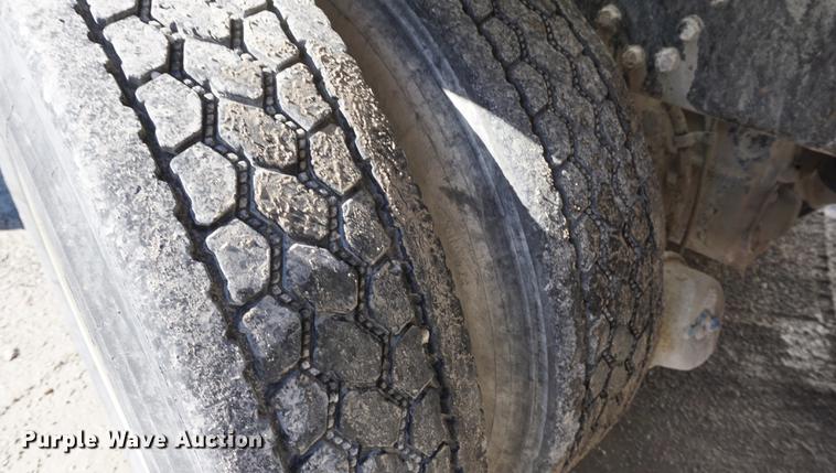 image for item DD6633 1999 International Paystar 5000 ready mix truck